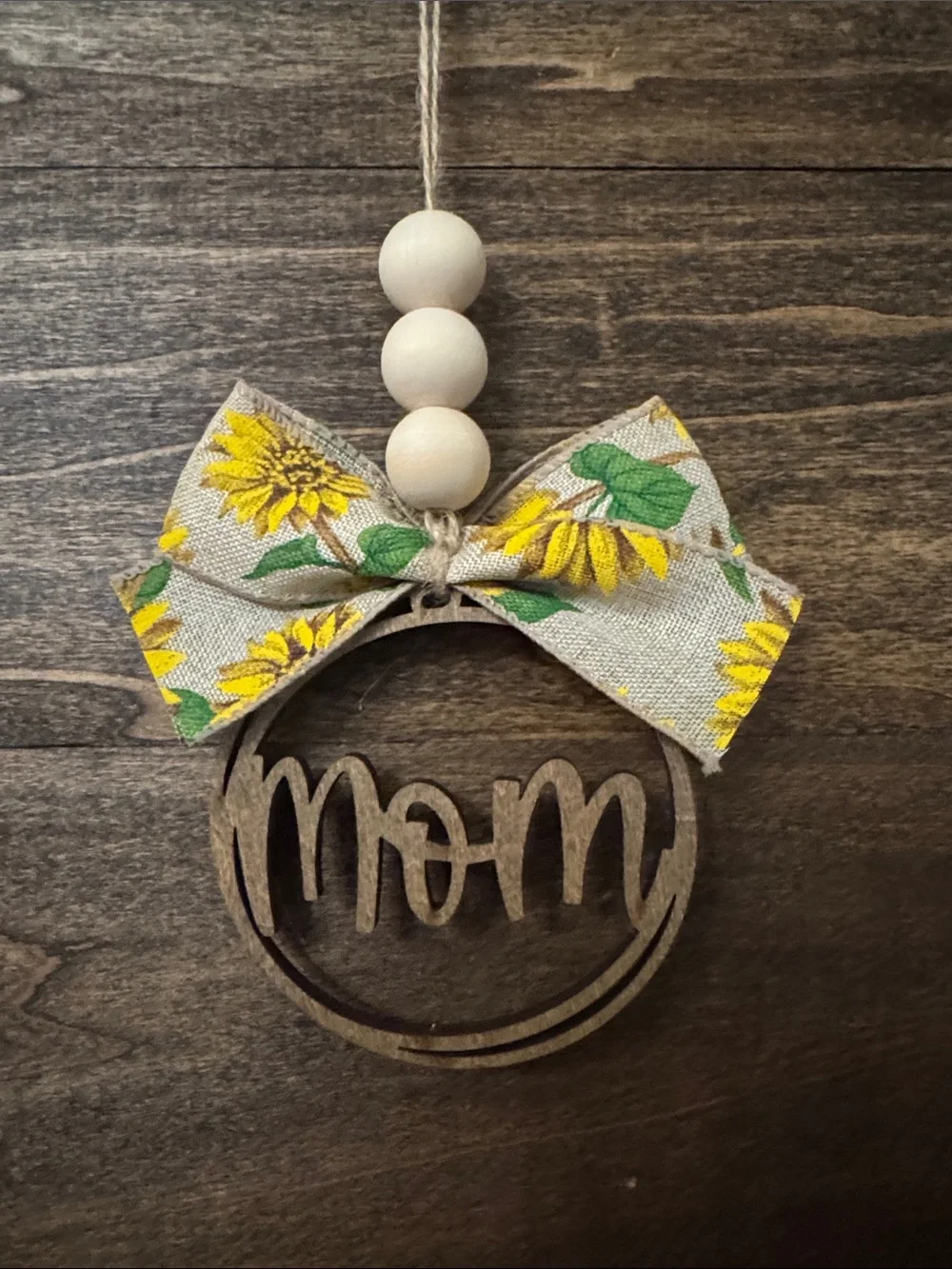 Sunflower Bow 'Mom' Wooden Hanging Ornament – Yellow Car Charm